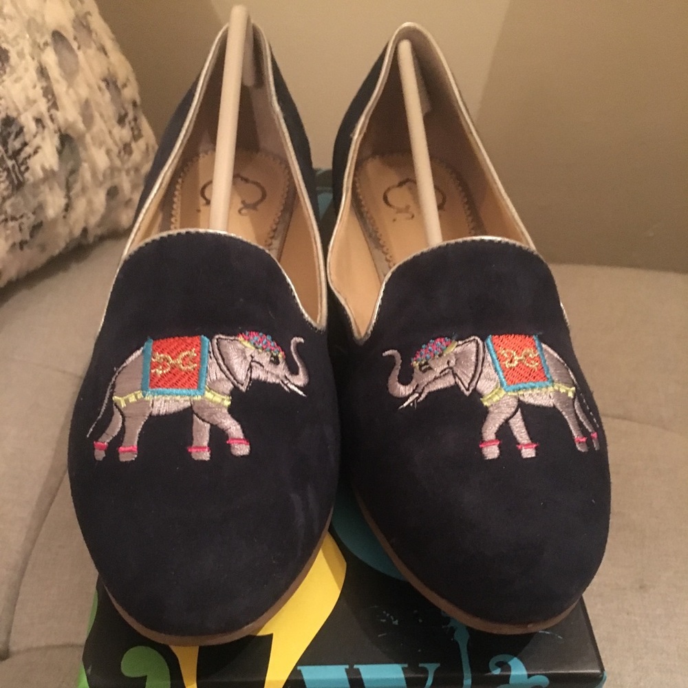 C. Wonder Novelty Smoking Flats